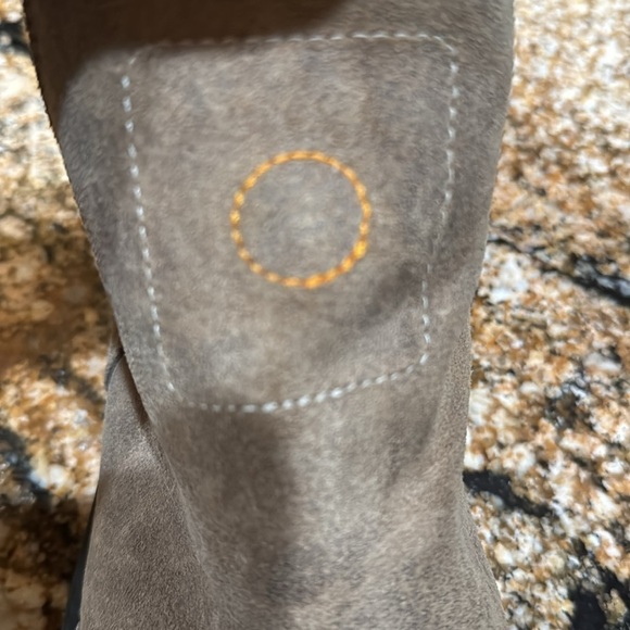 Timberland Suede Ankle Boots with Embroidered Detail - Picture 5 of 9